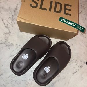 Adidas Yeezy slides Soot